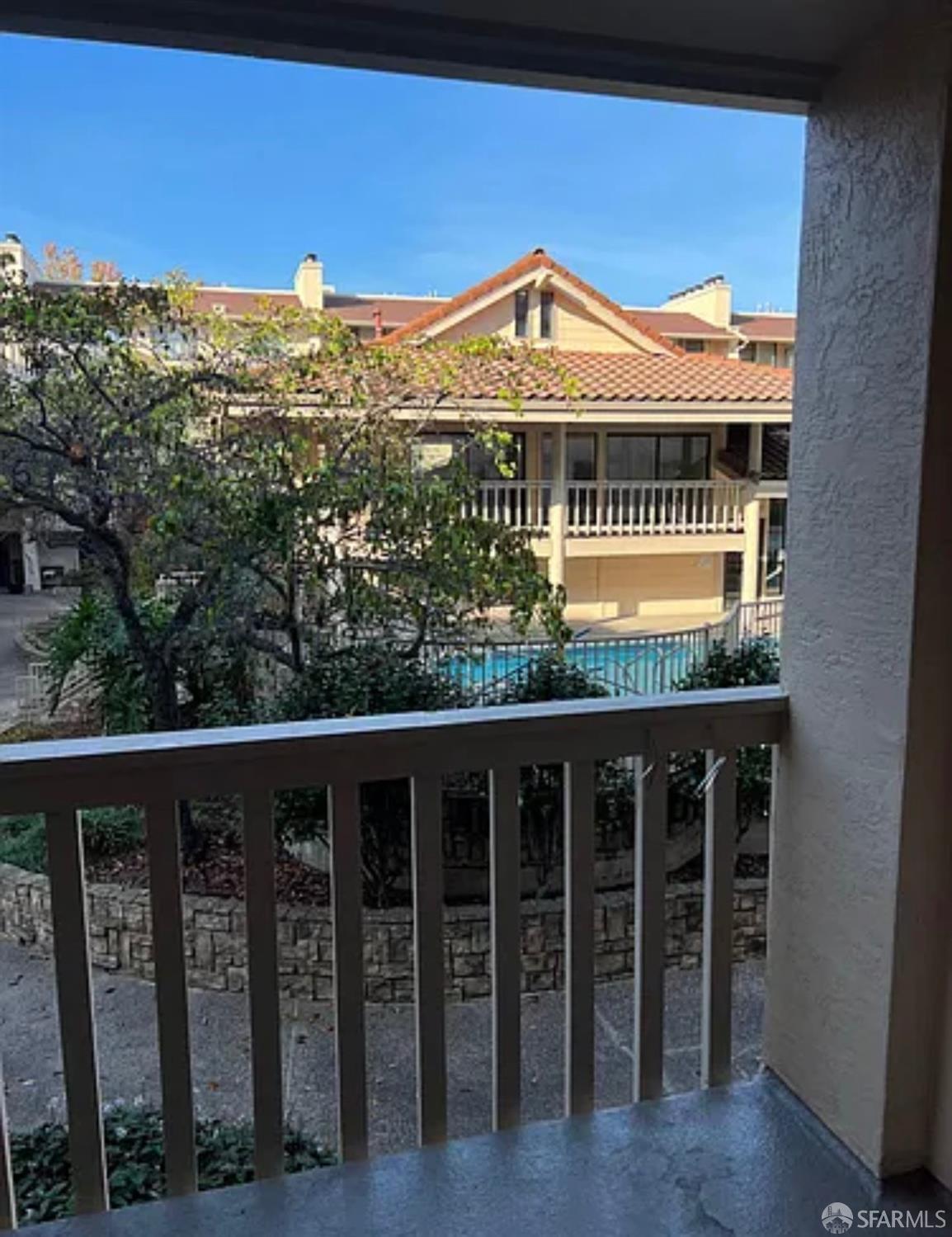 Detail Gallery Image 3 of 8 For 1400 Carpentier St #205,  San Leandro,  CA 94577 - 1 Beds | 1 Baths