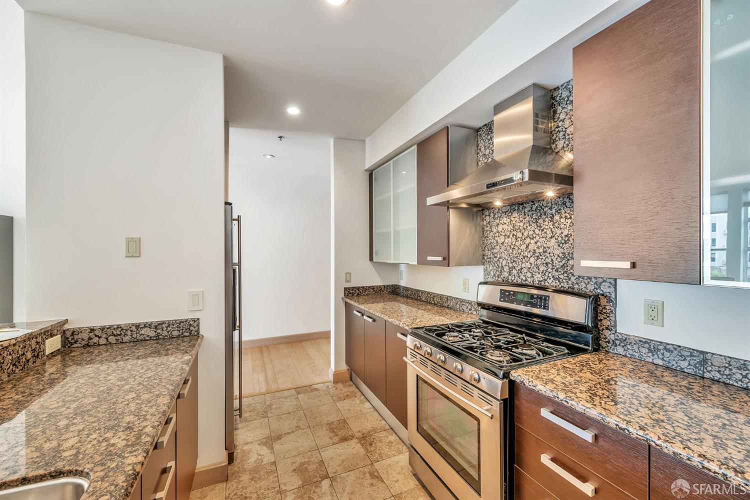 Detail Gallery Image 16 of 41 For 368 Elm St #407,  San Francisco,  CA 94102 - 2 Beds | 2 Baths
