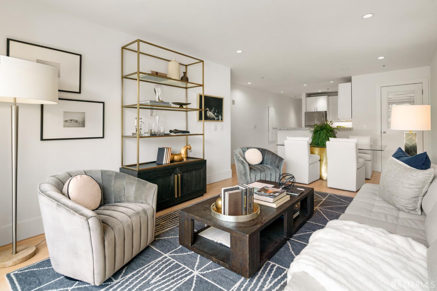 Detail Gallery Image 4 of 26 For 2315 Van Ness Ave #2,  San Francisco,  CA 94109 - 2 Beds | 1/1 Baths