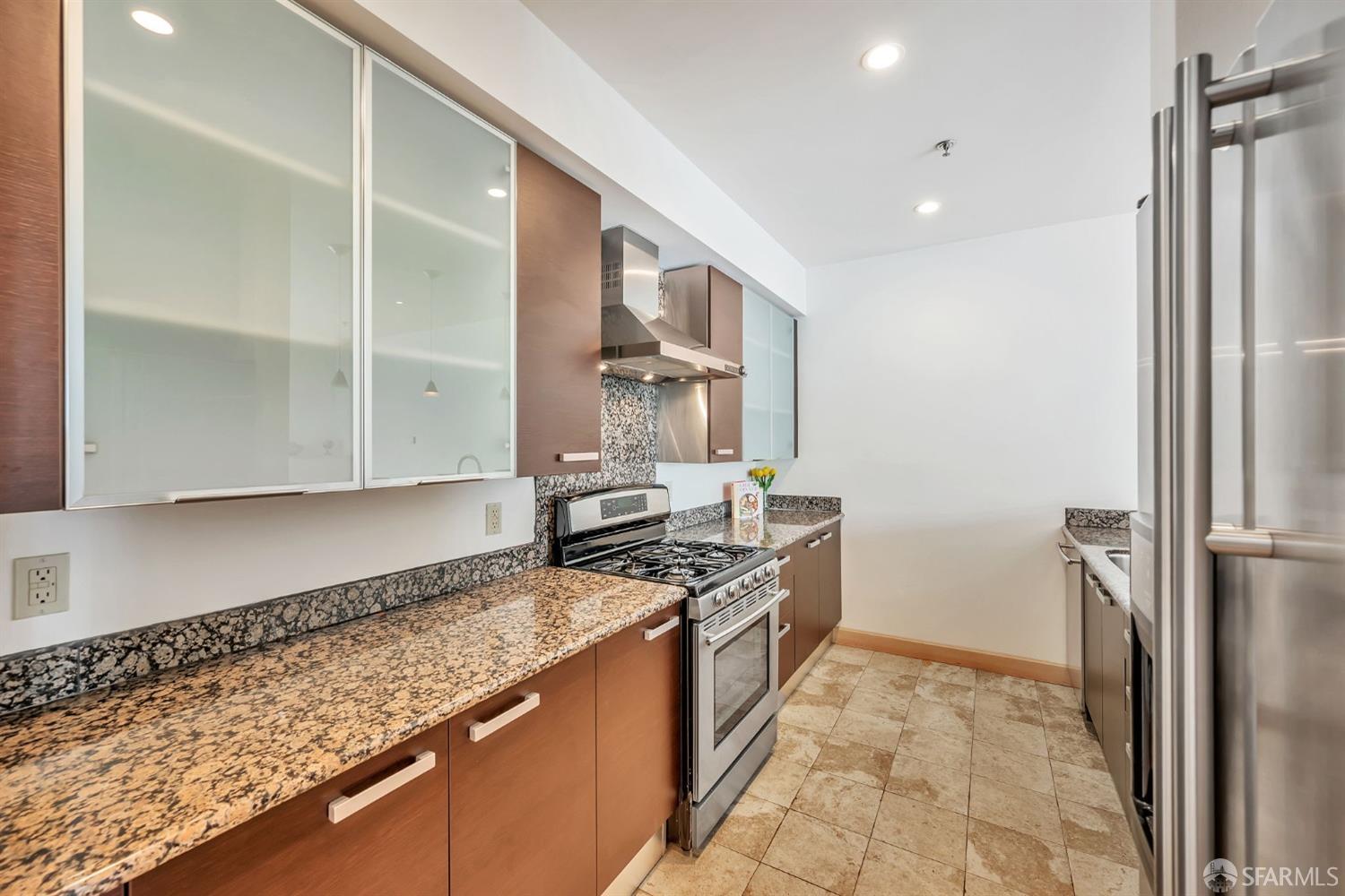 Detail Gallery Image 15 of 41 For 368 Elm St #407,  San Francisco,  CA 94102 - 2 Beds | 2 Baths