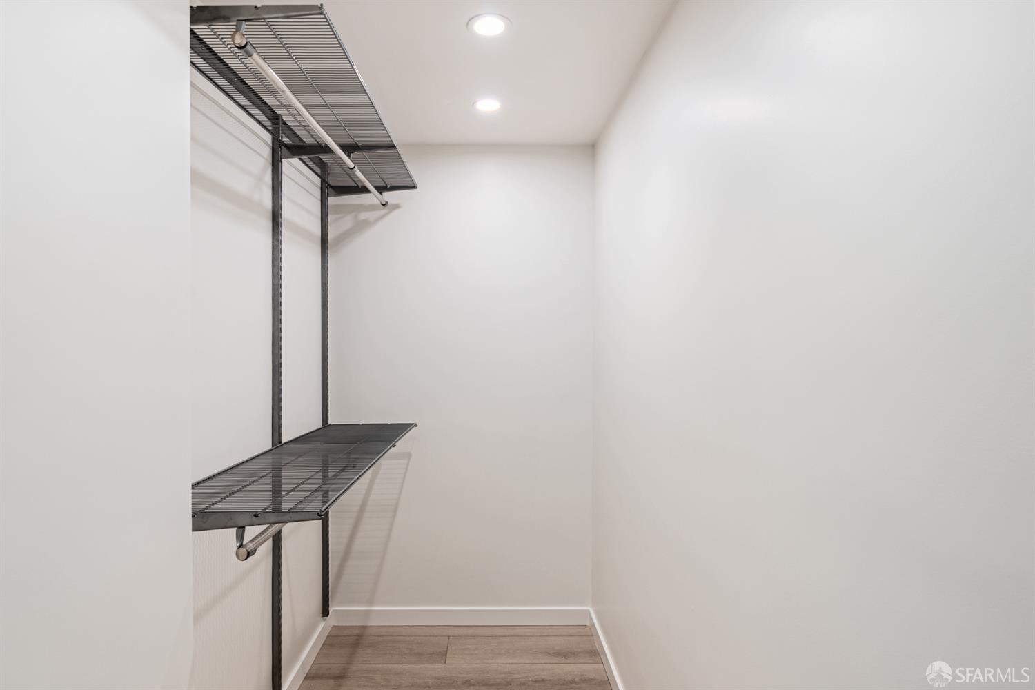 Detail Gallery Image 31 of 34 For 685 Noe St #2,  San Francisco,  CA 94114 - 3 Beds | 2 Baths