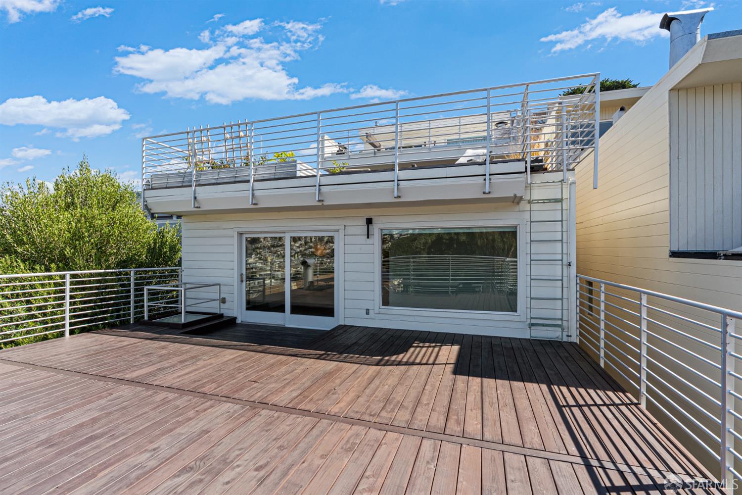 Detail Gallery Image 10 of 34 For 685 Noe St #2,  San Francisco,  CA 94114 - 3 Beds | 2 Baths