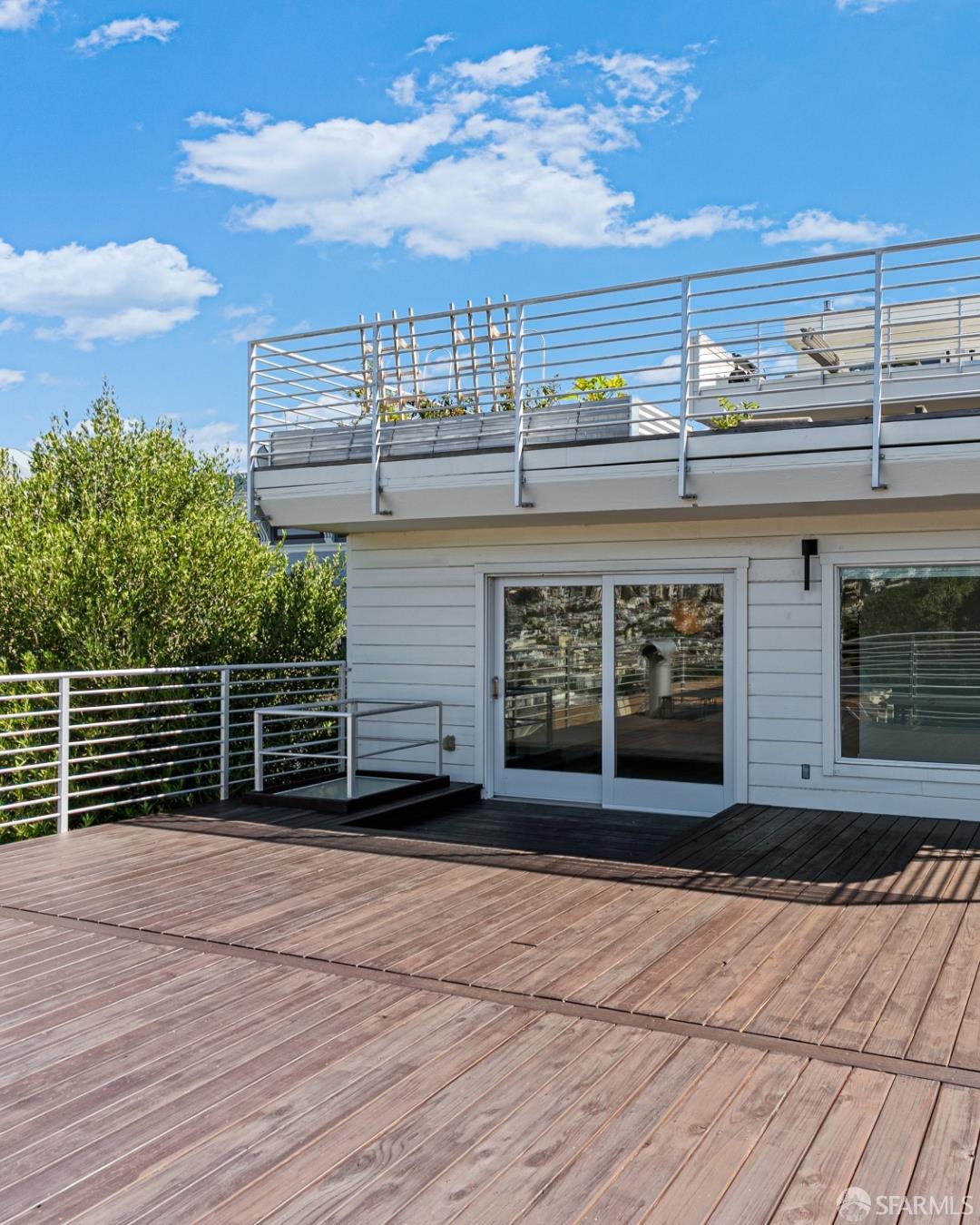 Detail Gallery Image 11 of 34 For 685 Noe St #2,  San Francisco,  CA 94114 - 3 Beds | 2 Baths