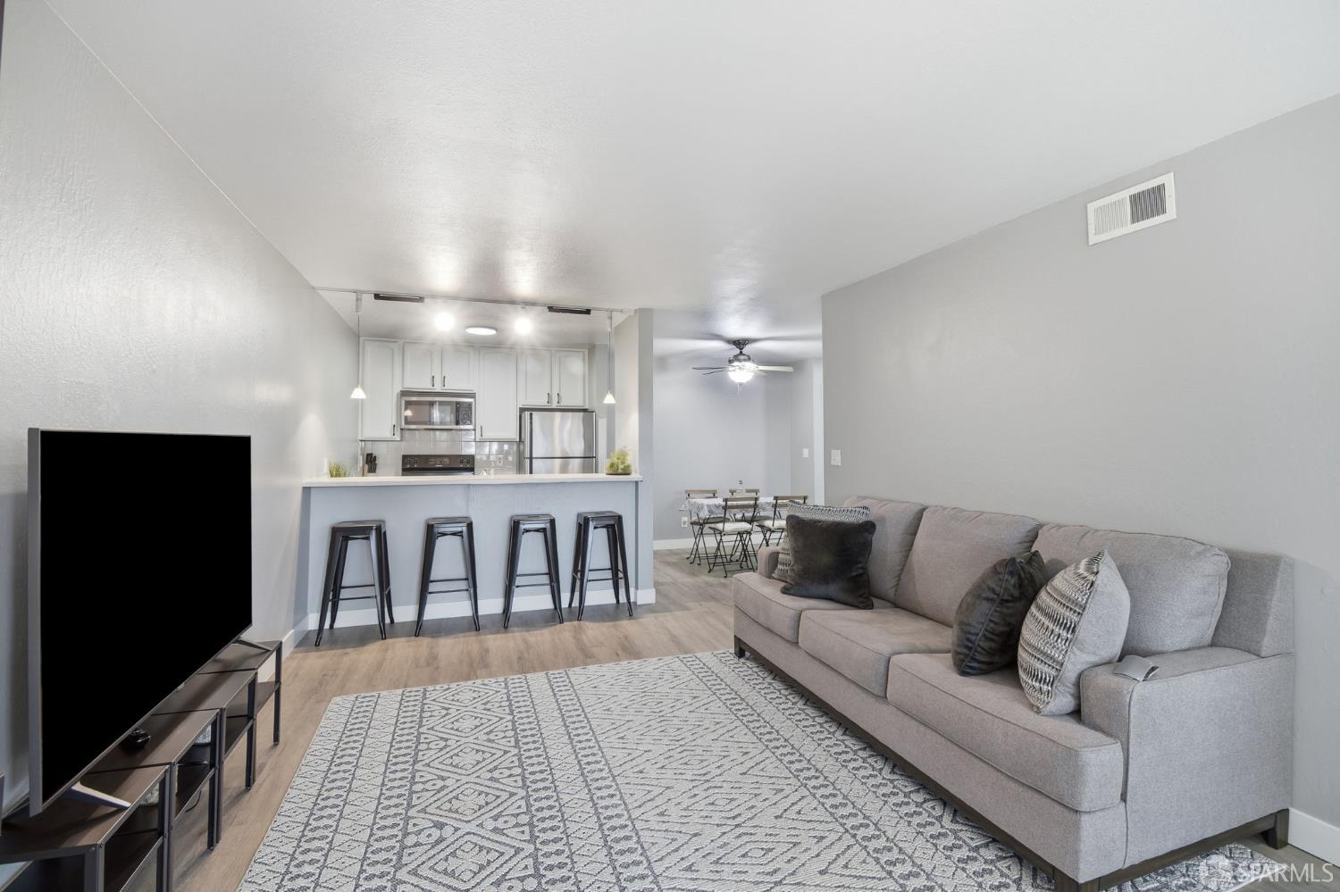 Detail Gallery Image 11 of 29 For 626 Mariners Island Blvd #205,  San Mateo,  CA 94404 - 1 Beds | 1 Baths