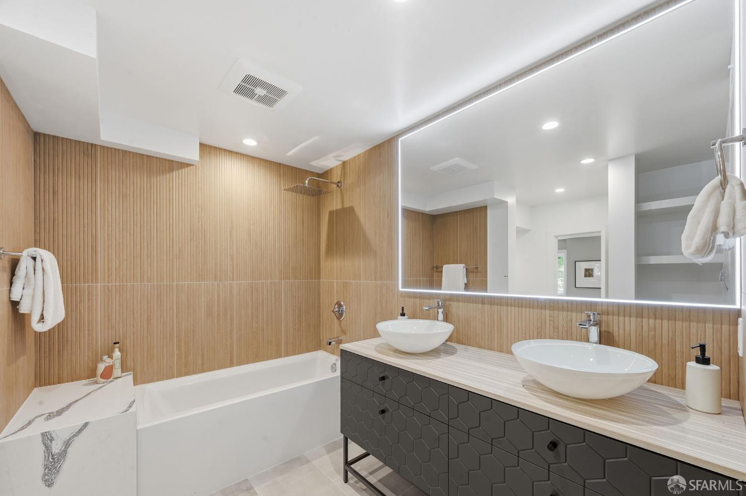 Detail Gallery Image 57 of 97 For 1983 15th Ave, San Francisco,  CA 94116 - 5 Beds | 4/1 Baths