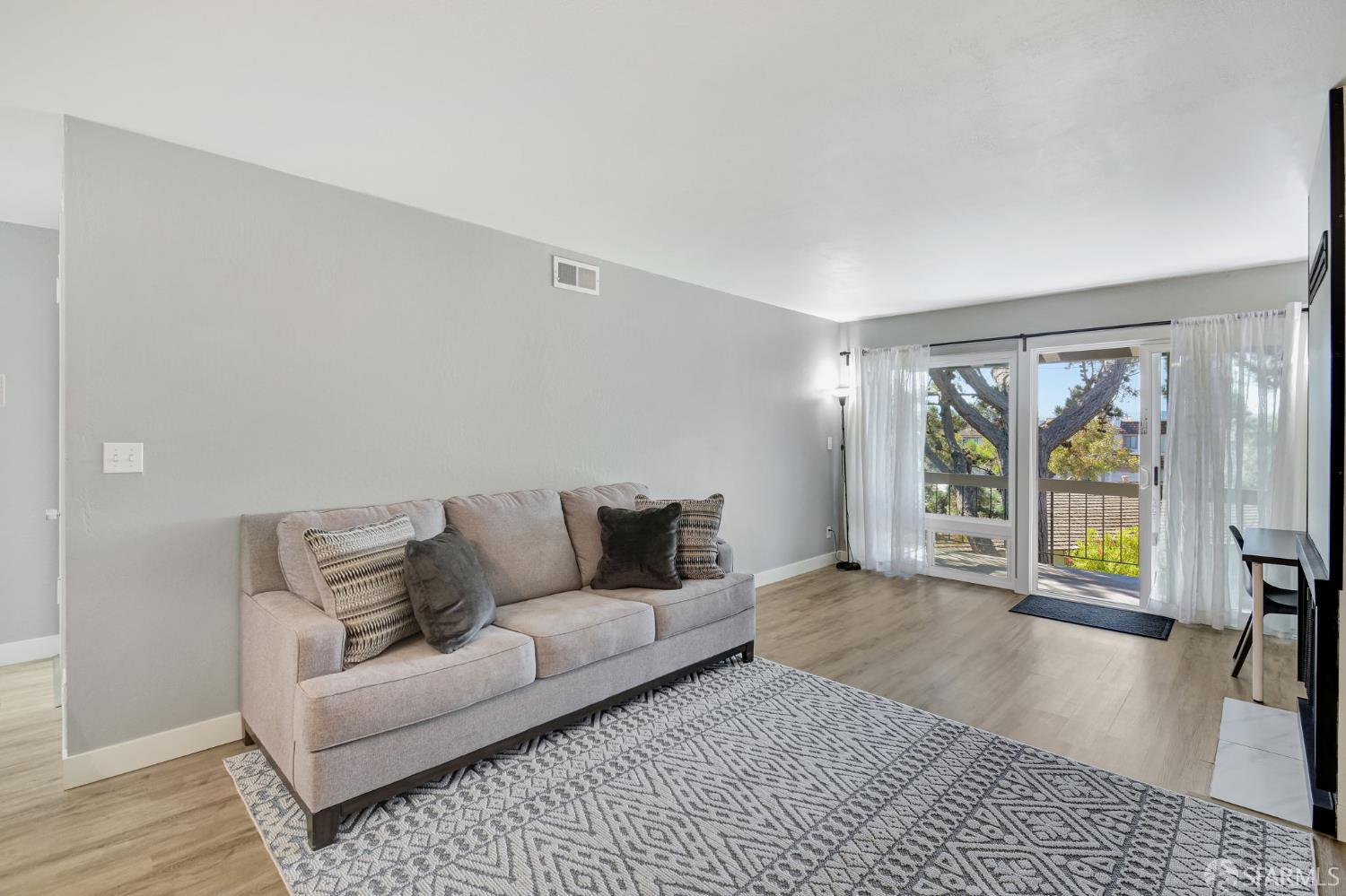 Detail Gallery Image 8 of 29 For 626 Mariners Island Blvd #205,  San Mateo,  CA 94404 - 1 Beds | 1 Baths