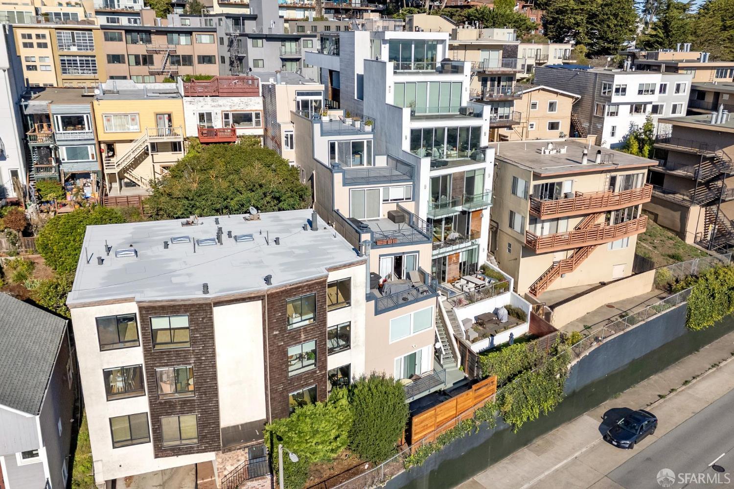 Detail Gallery Image 11 of 22 For 833 Corbett Ave, San Francisco,  CA 94131 - – Beds | – Baths