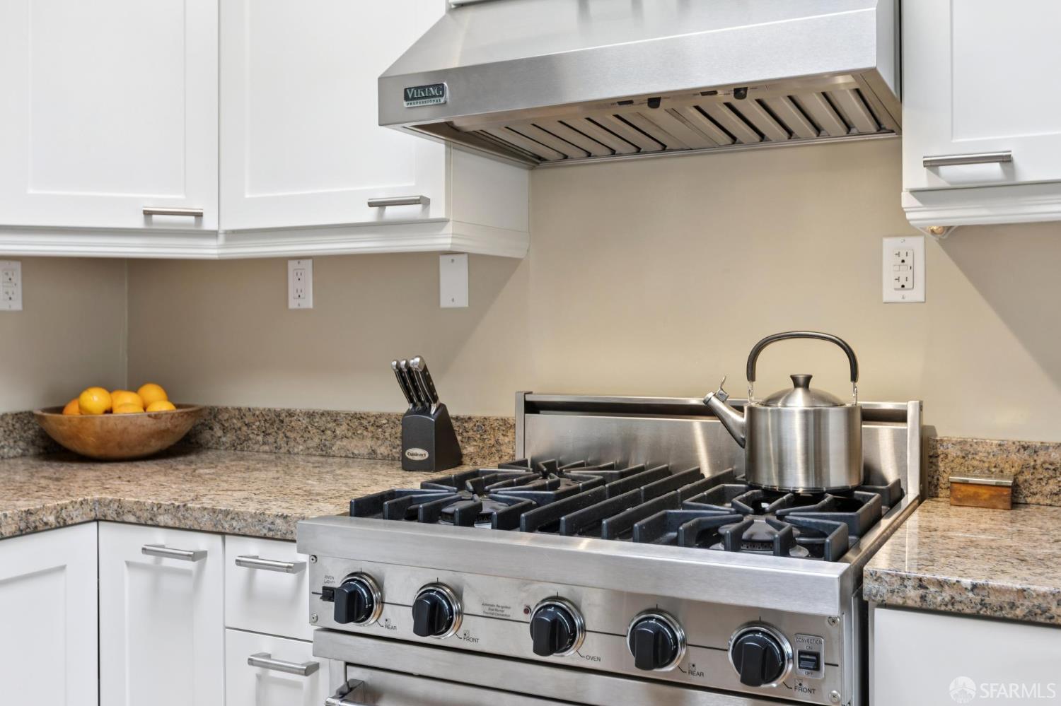 Detail Gallery Image 13 of 44 For 101 Farnum St, San Francisco,  CA 94131 - 3 Beds | 2 Baths