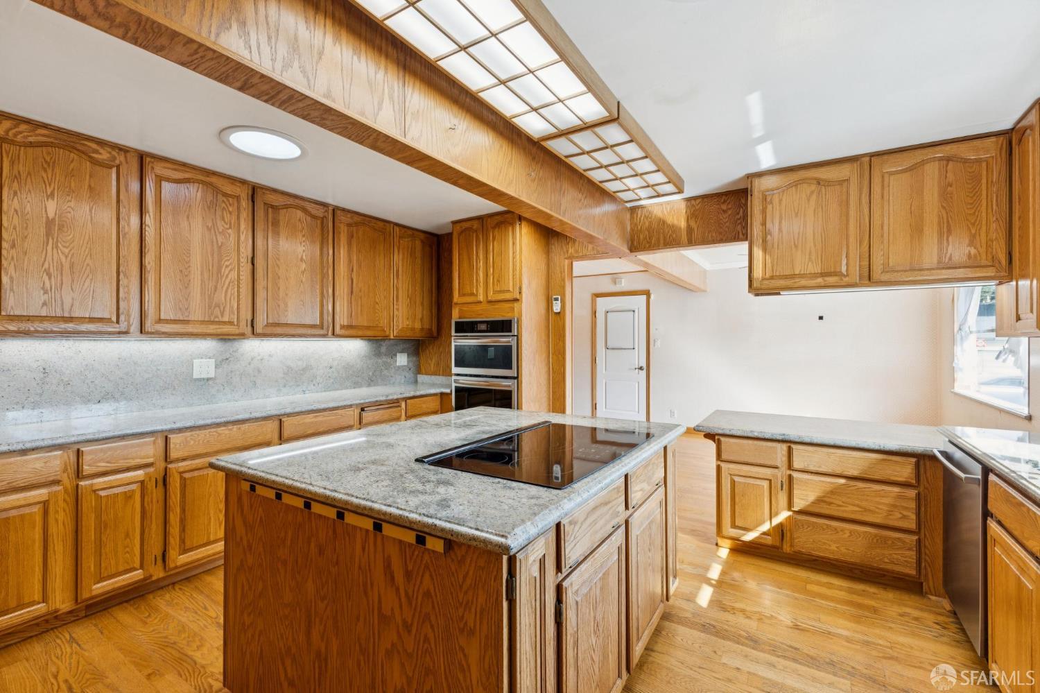 Detail Gallery Image 9 of 86 For 2 Beaumont Ct, Lafayette,  CA 94549 - 6 Beds | 3/1 Baths