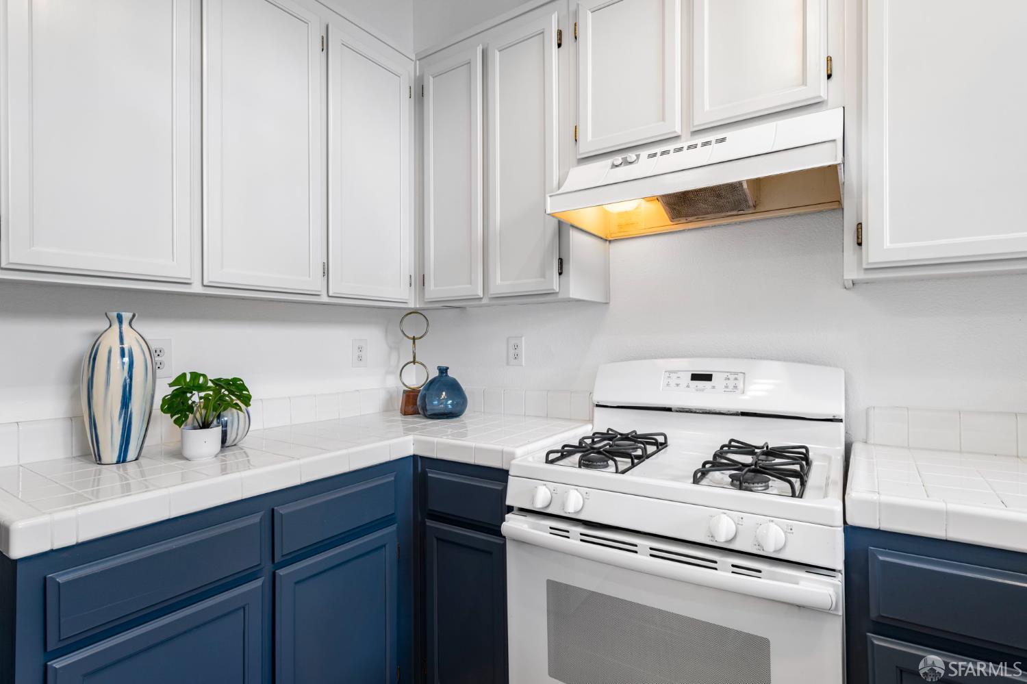 Detail Gallery Image 15 of 43 For 2108 Thistle Ct, Hayward,  CA 94542 - 3 Beds | 2/1 Baths