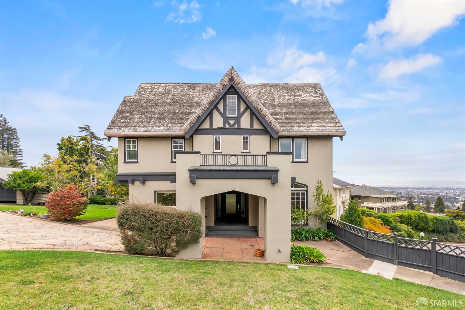 Detail Gallery Image 3 of 95 For 415 Pacific Ave, Piedmont,  CA 94611 - 6 Beds | 4/1 Baths