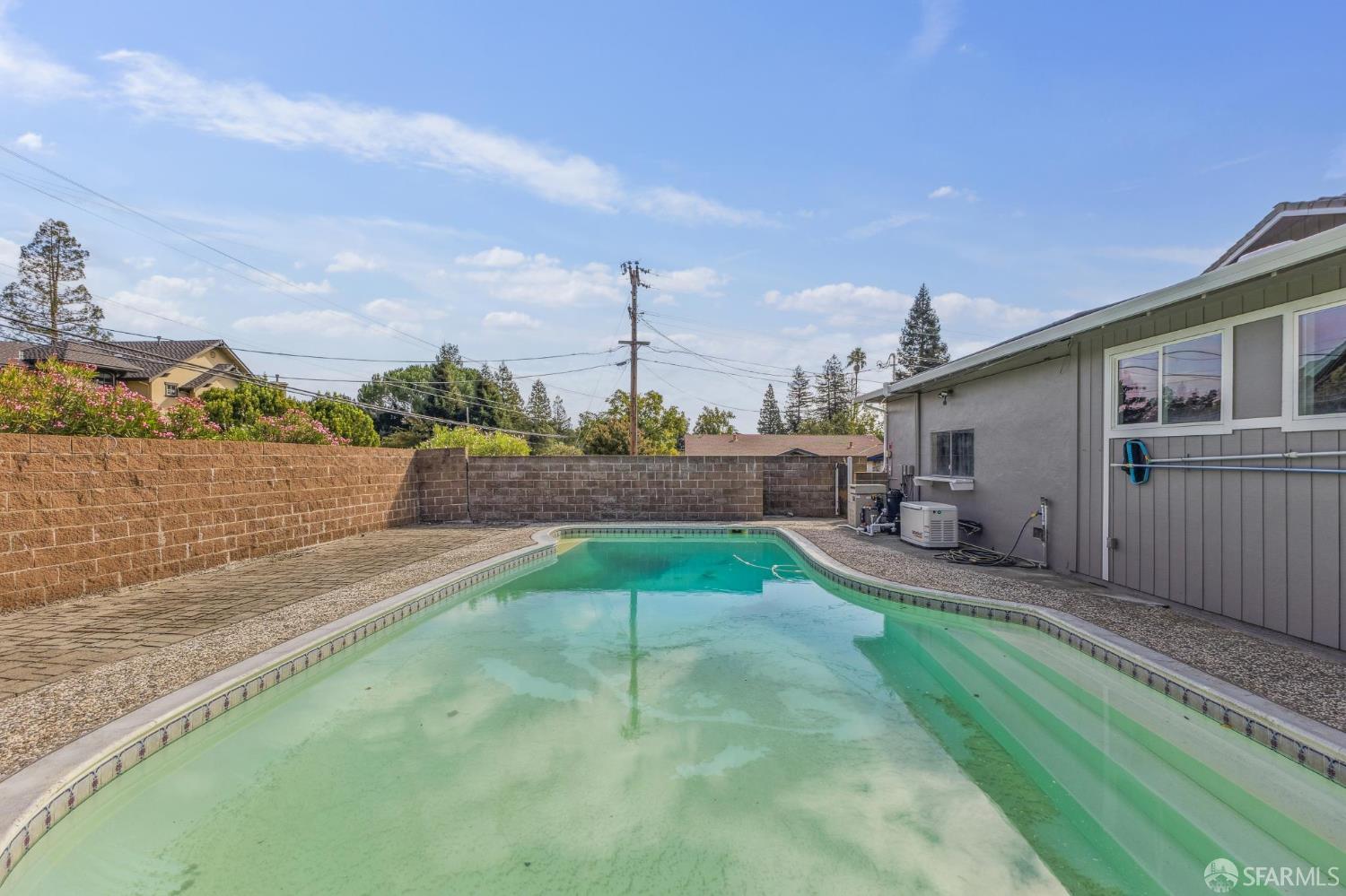 Detail Gallery Image 80 of 86 For 2 Beaumont Ct, Lafayette,  CA 94549 - 6 Beds | 3/1 Baths