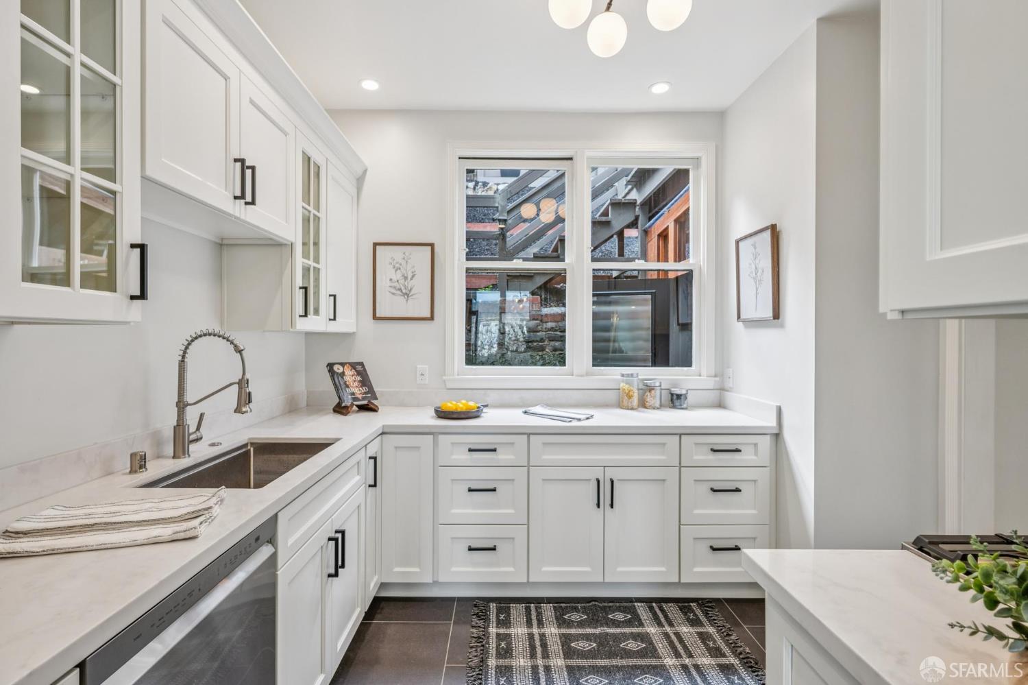 Detail Gallery Image 18 of 74 For 176 Laidley St, San Francisco,  CA 94131 - 2 Beds | 1/1 Baths