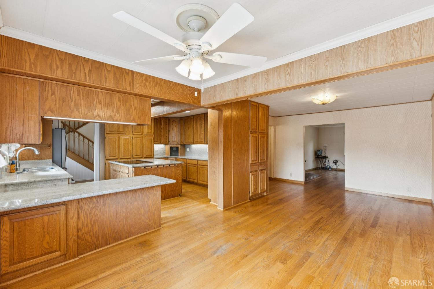 Detail Gallery Image 14 of 86 For 2 Beaumont Ct, Lafayette,  CA 94549 - 6 Beds | 3/1 Baths