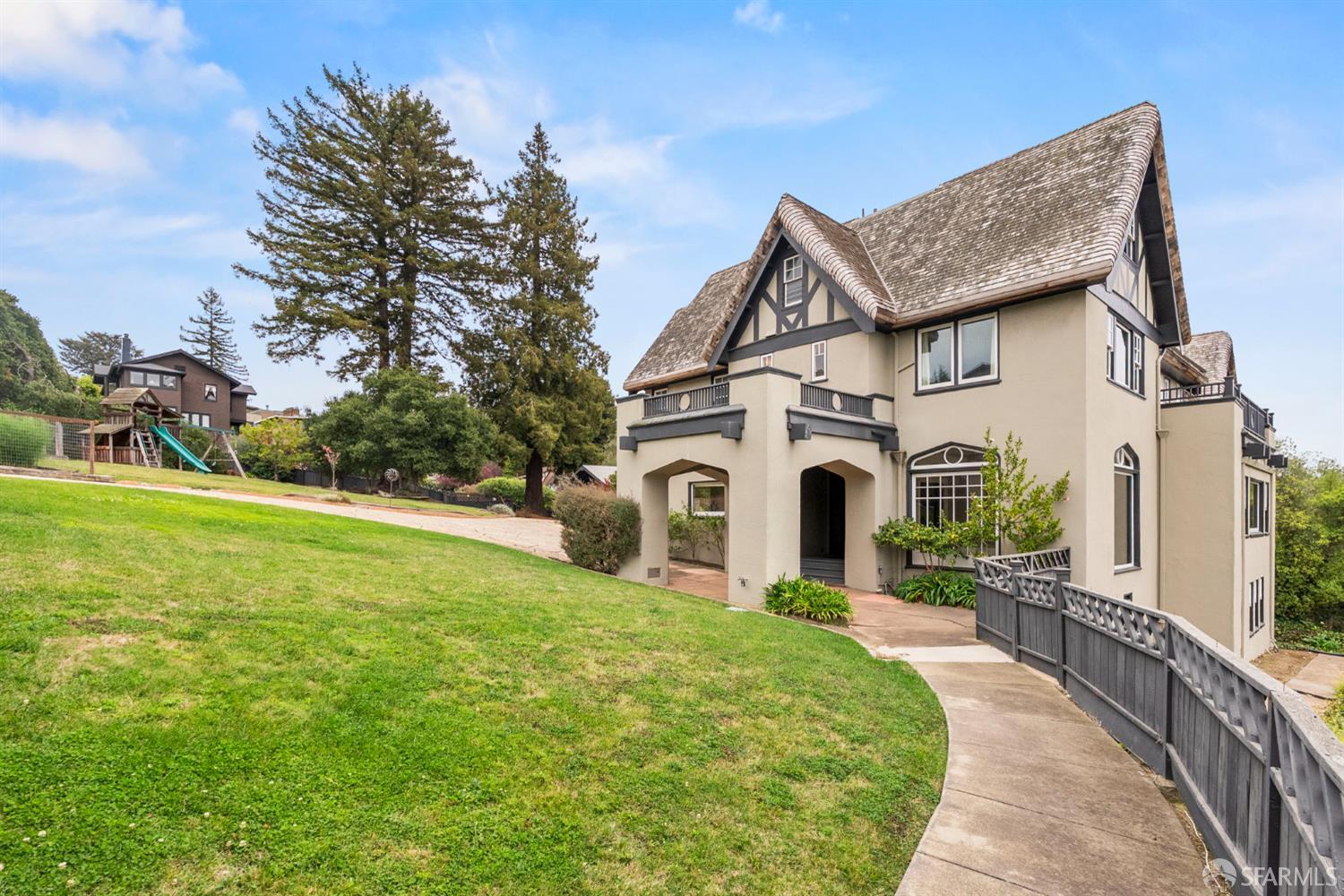 Detail Gallery Image 2 of 95 For 415 Pacific Ave, Piedmont,  CA 94611 - 6 Beds | 4/1 Baths