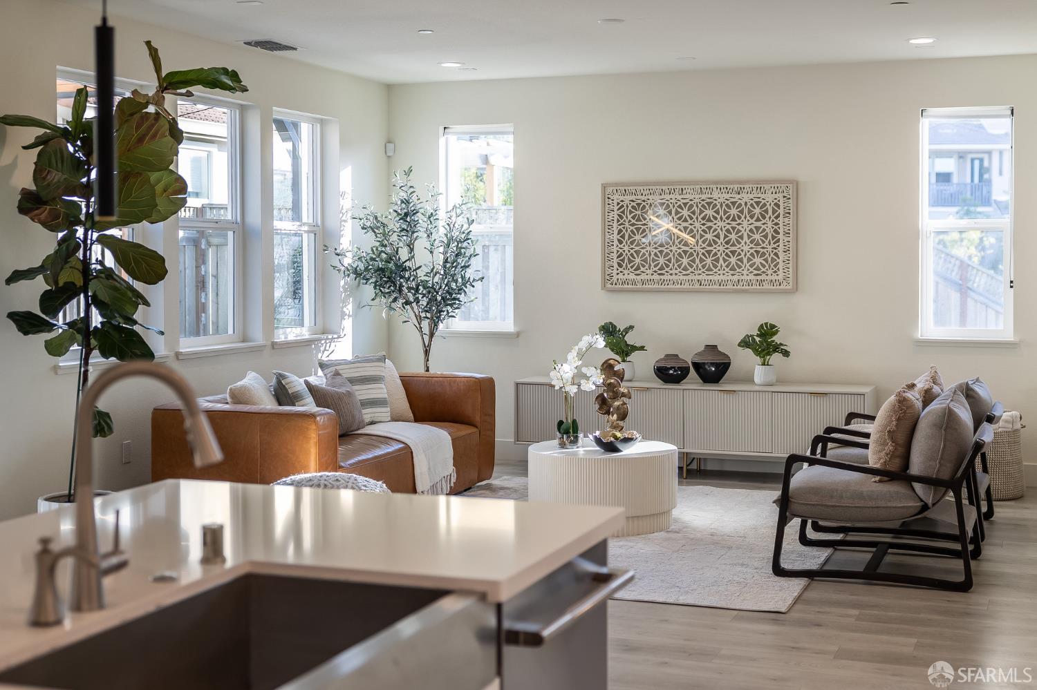 Detail Gallery Image 11 of 63 For 106 Miraluna Way, San Bruno,  CA 94066 - 4 Beds | 3 Baths