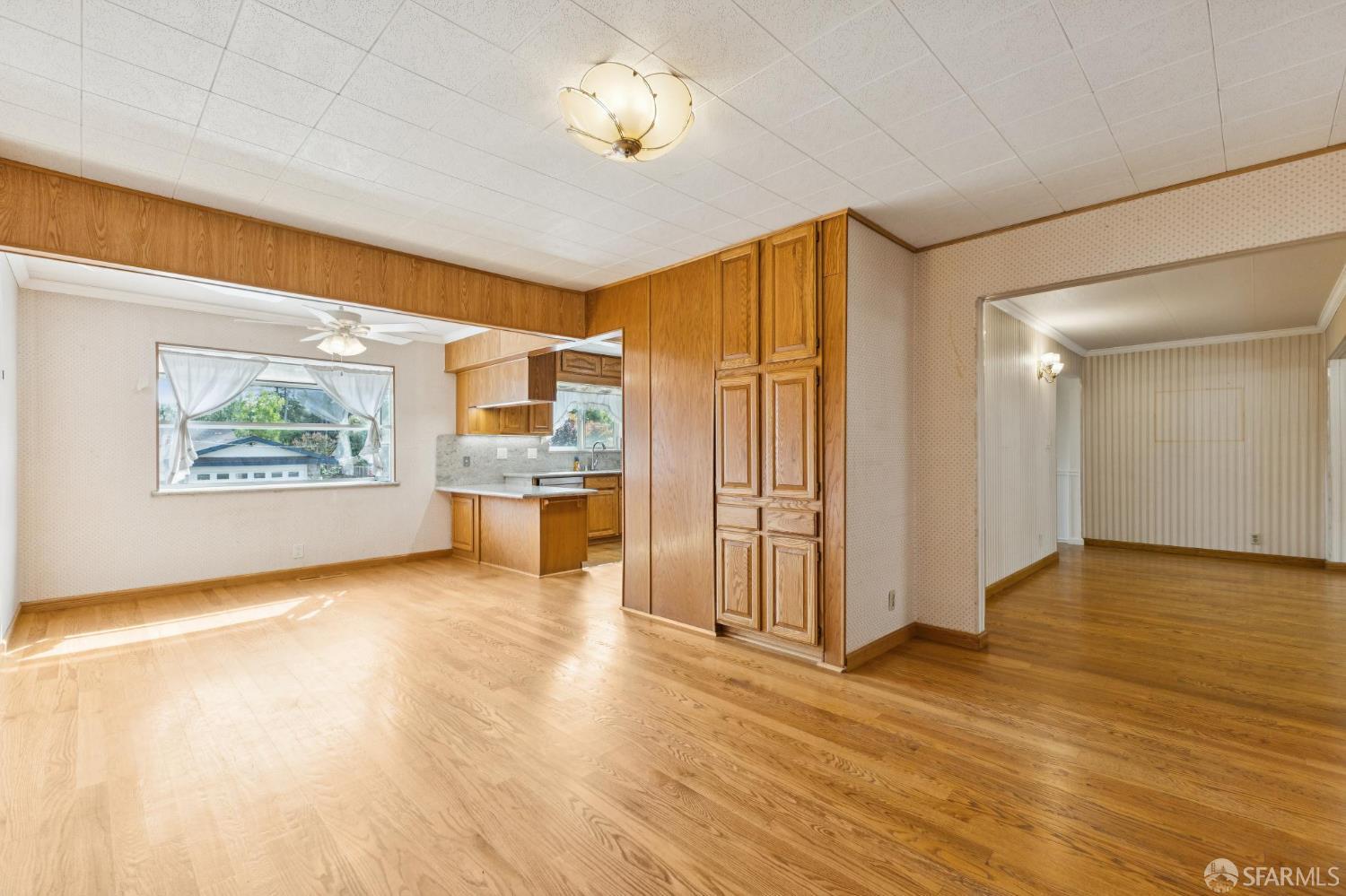 Detail Gallery Image 17 of 86 For 2 Beaumont Ct, Lafayette,  CA 94549 - 6 Beds | 3/1 Baths