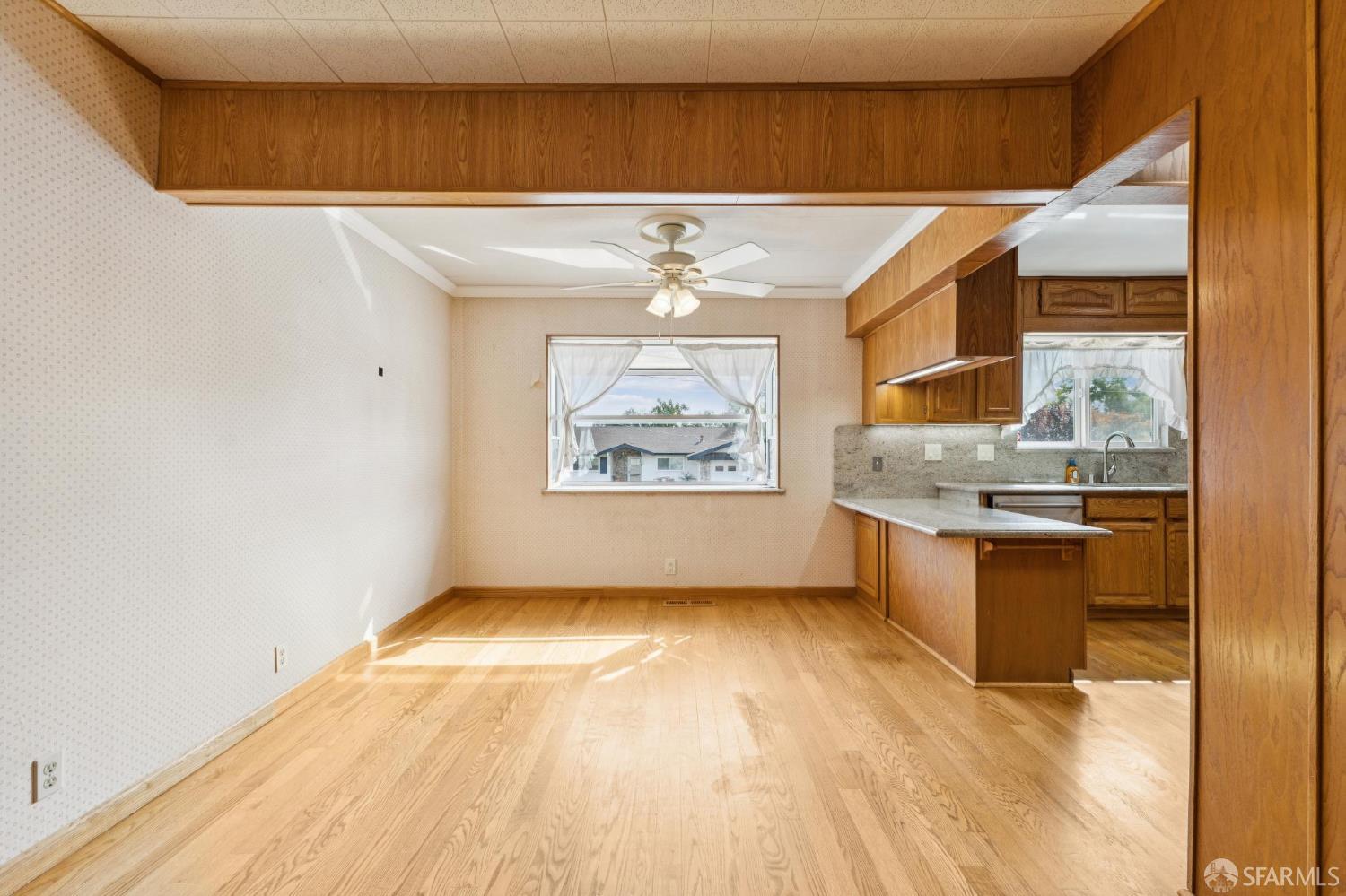 Detail Gallery Image 16 of 86 For 2 Beaumont Ct, Lafayette,  CA 94549 - 6 Beds | 3/1 Baths