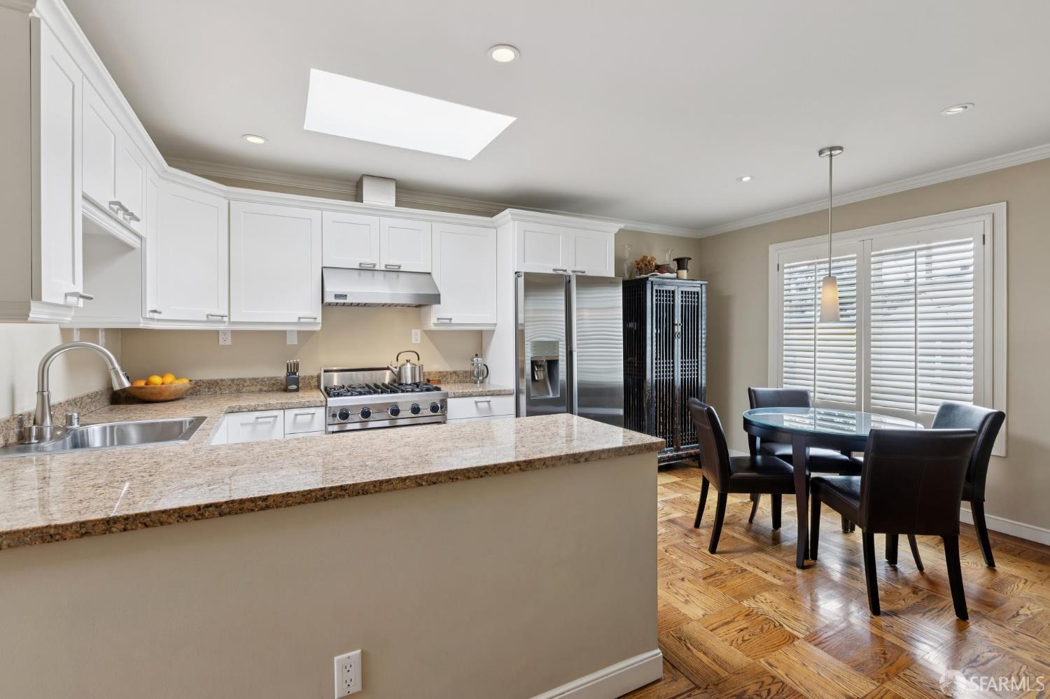 Detail Gallery Image 10 of 44 For 101 Farnum St, San Francisco,  CA 94131 - 3 Beds | 2 Baths