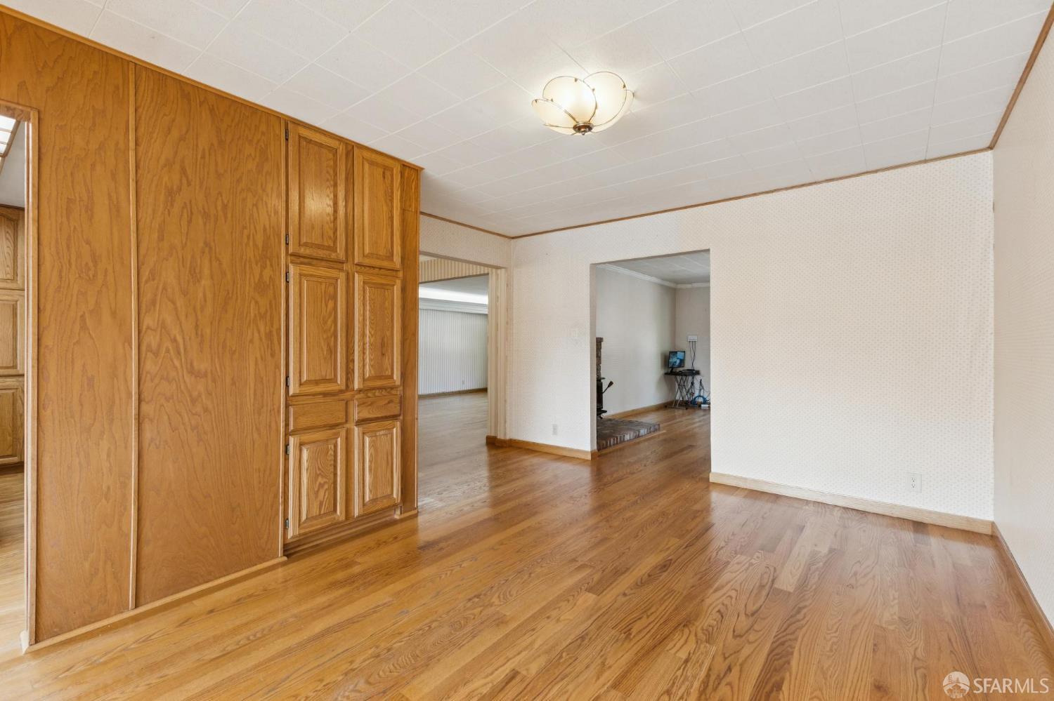 Detail Gallery Image 18 of 86 For 2 Beaumont Ct, Lafayette,  CA 94549 - 6 Beds | 3/1 Baths