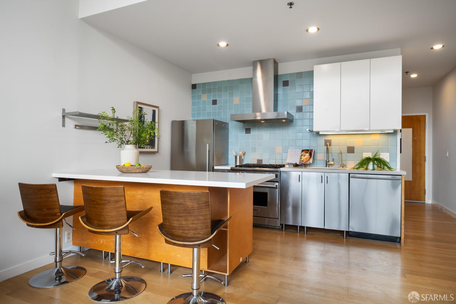 Detail Gallery Image 5 of 24 For 1018 4th Ave #120,  Oakland,  CA 94606 - 0 Beds | 1 Baths