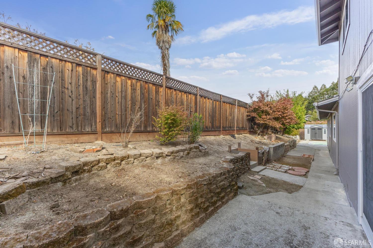 Detail Gallery Image 70 of 86 For 2 Beaumont Ct, Lafayette,  CA 94549 - 6 Beds | 3/1 Baths