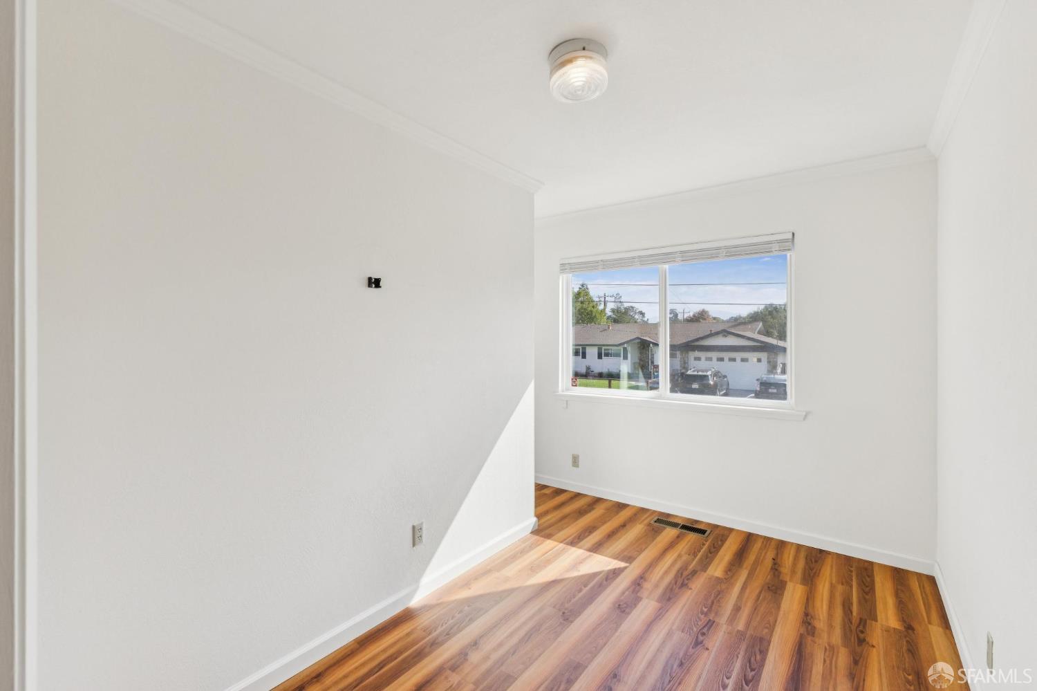 Detail Gallery Image 34 of 86 For 2 Beaumont Ct, Lafayette,  CA 94549 - 6 Beds | 3/1 Baths