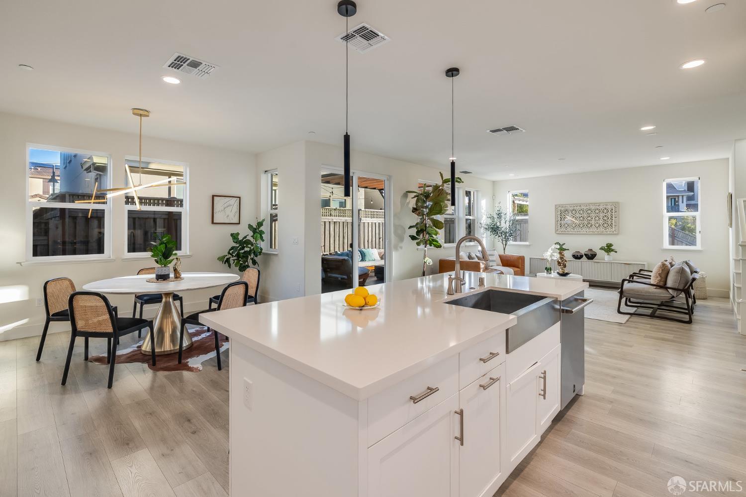 Detail Gallery Image 10 of 63 For 106 Miraluna Way, San Bruno,  CA 94066 - 4 Beds | 3 Baths