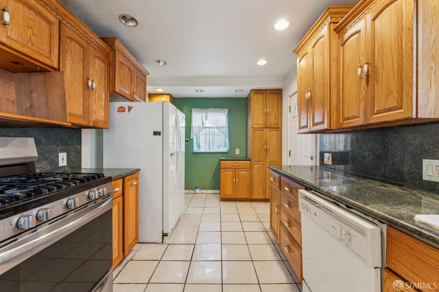 Detail Gallery Image 14 of 42 For 220 Louvaine Ave, Oakland,  CA 94603 - 2 Beds | 1 Baths