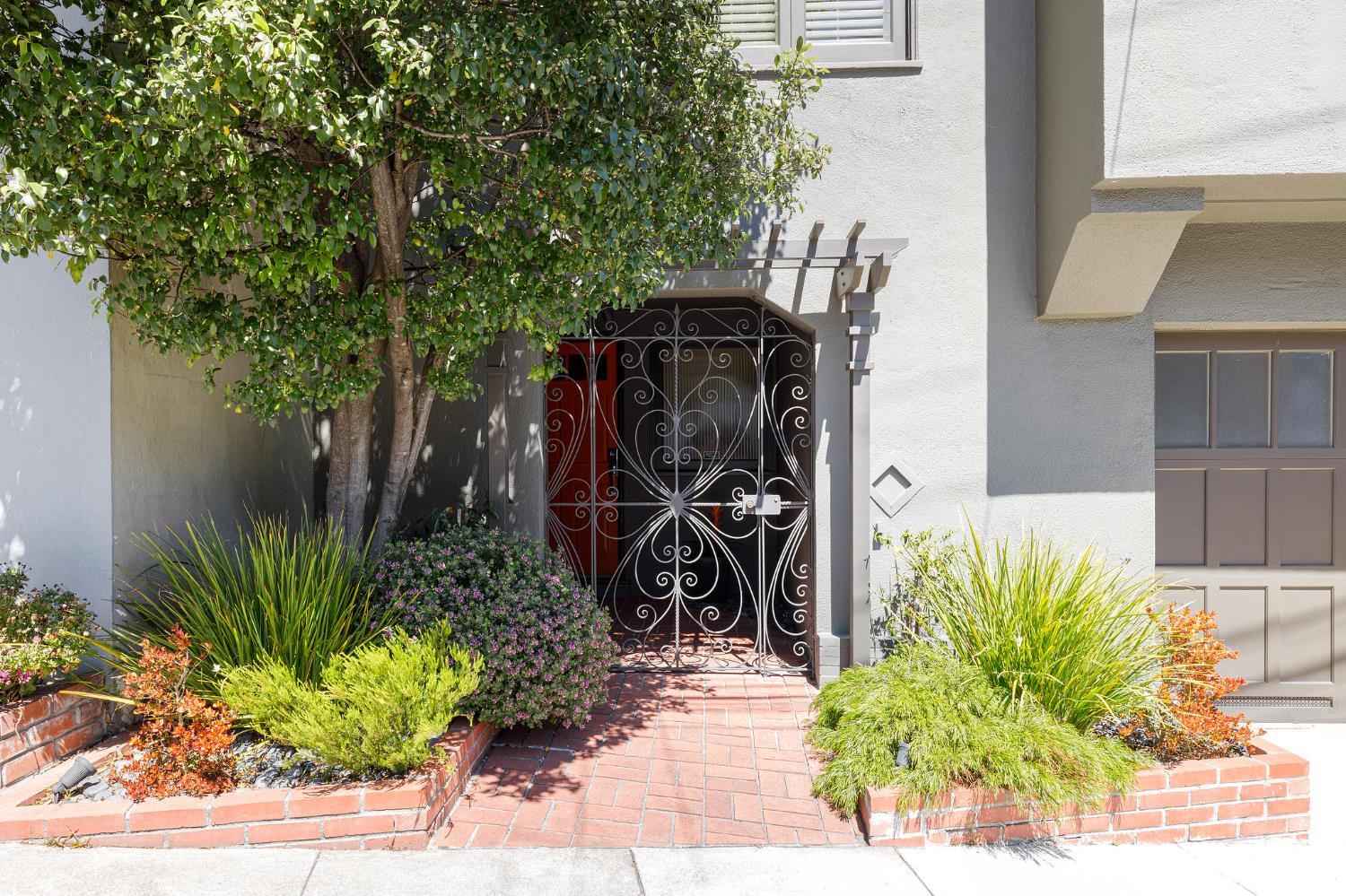 Detail Gallery Image 2 of 44 For 101 Farnum St, San Francisco,  CA 94131 - 3 Beds | 2 Baths
