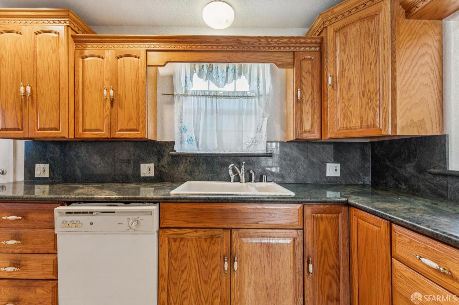 Detail Gallery Image 13 of 42 For 220 Louvaine Ave, Oakland,  CA 94603 - 2 Beds | 1 Baths