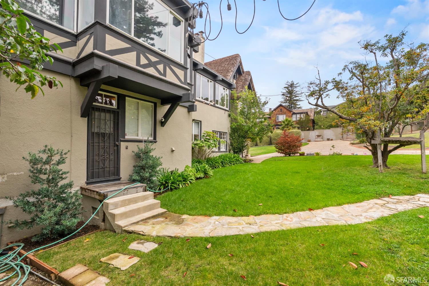 Detail Gallery Image 4 of 95 For 415 Pacific Ave, Piedmont,  CA 94611 - 6 Beds | 4/1 Baths