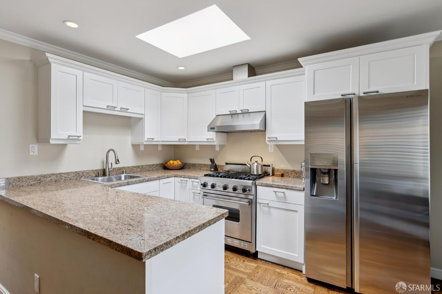 Detail Gallery Image 9 of 44 For 101 Farnum St, San Francisco,  CA 94131 - 3 Beds | 2 Baths