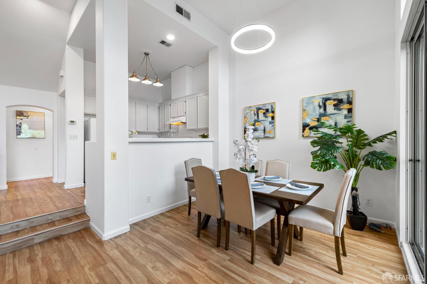 Detail Gallery Image 9 of 43 For 2108 Thistle Ct, Hayward,  CA 94542 - 3 Beds | 2/1 Baths