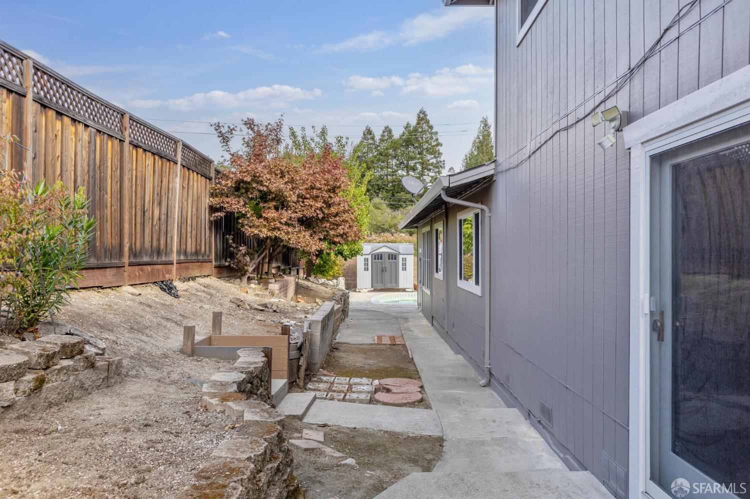 Detail Gallery Image 71 of 86 For 2 Beaumont Ct, Lafayette,  CA 94549 - 6 Beds | 3/1 Baths