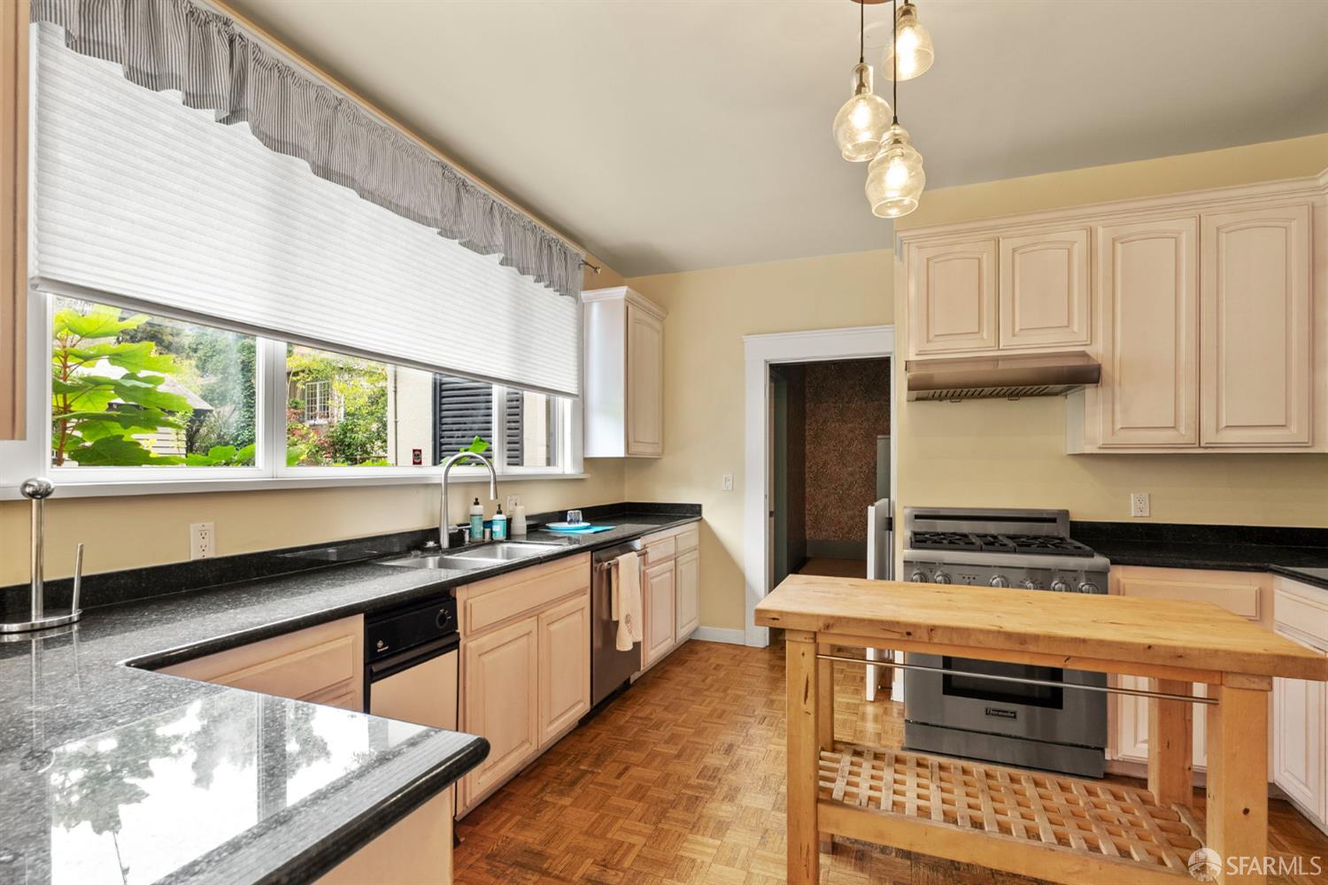 Detail Gallery Image 21 of 95 For 415 Pacific Ave, Piedmont,  CA 94611 - 6 Beds | 4/1 Baths