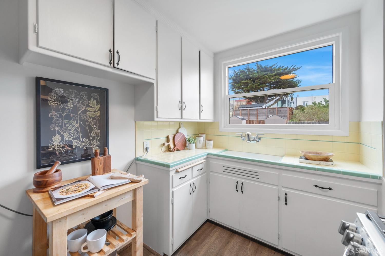 Detail Gallery Image 12 of 42 For 1862 40th Ave, San Francisco,  CA 94122 - 3 Beds | 2 Baths