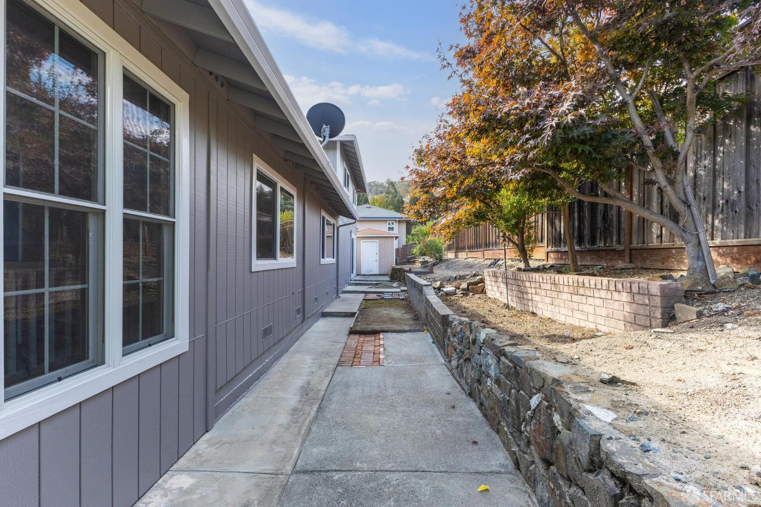 Detail Gallery Image 65 of 86 For 2 Beaumont Ct, Lafayette,  CA 94549 - 6 Beds | 3/1 Baths