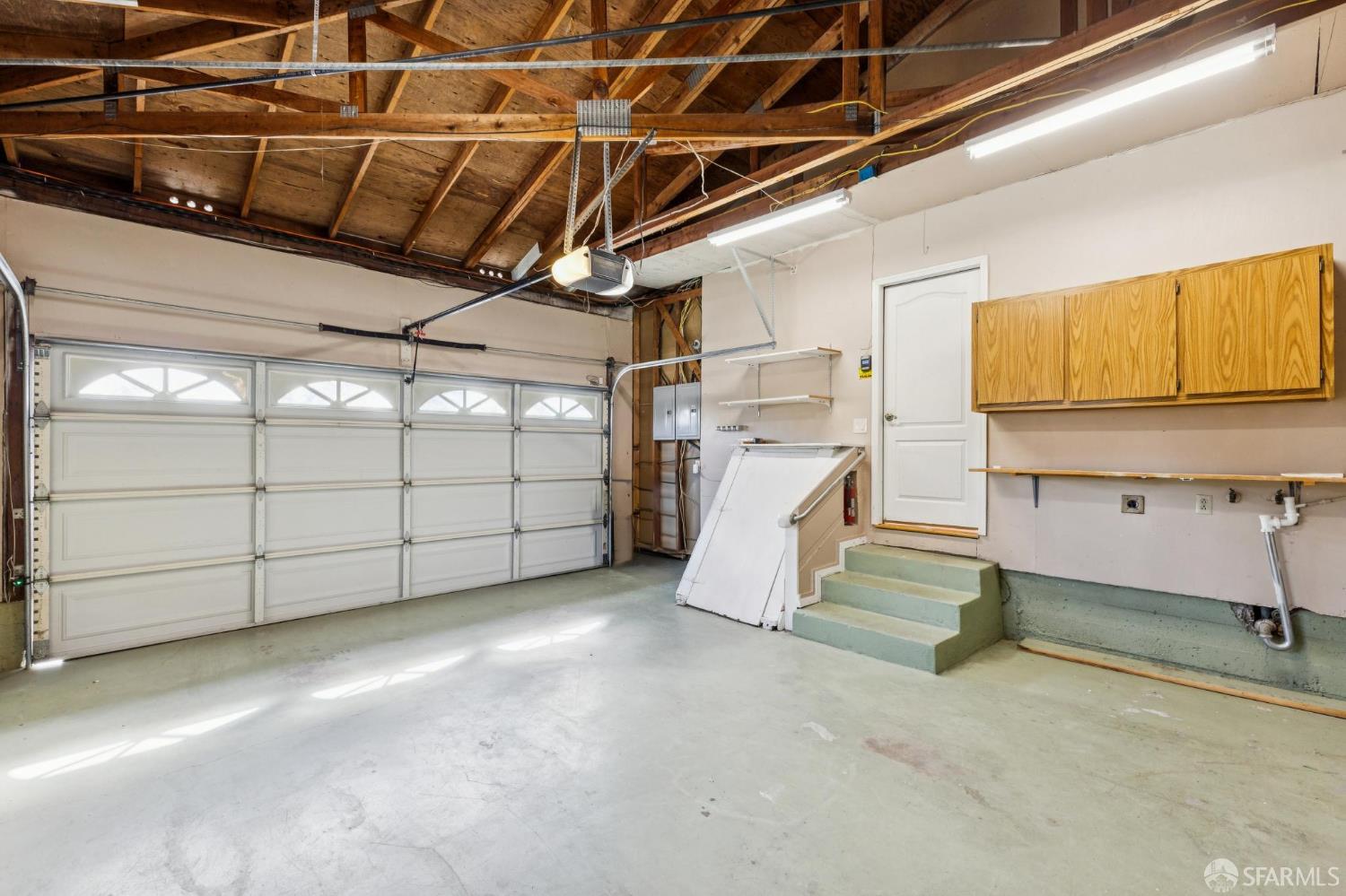 Detail Gallery Image 26 of 86 For 2 Beaumont Ct, Lafayette,  CA 94549 - 6 Beds | 3/1 Baths