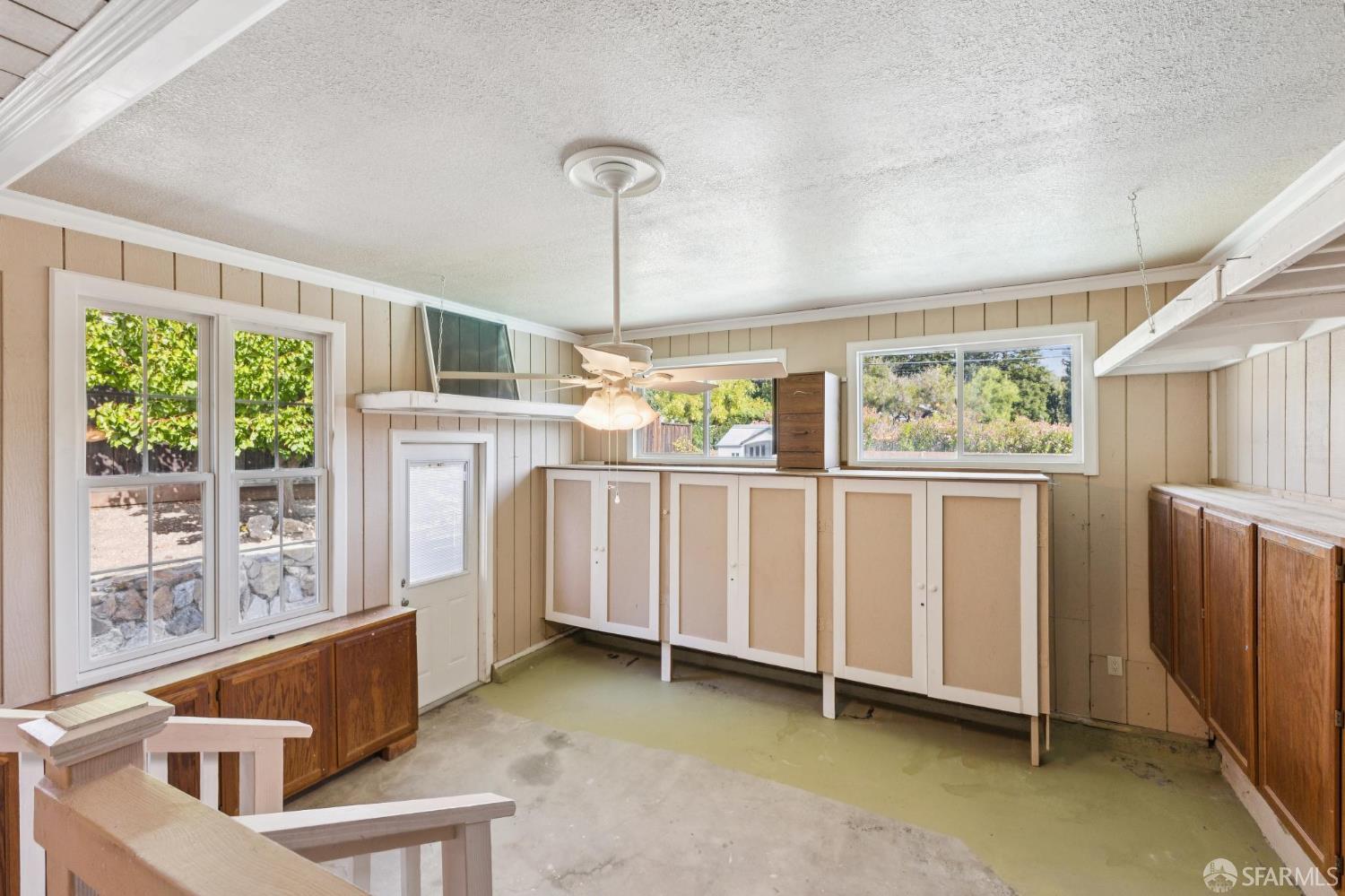 Detail Gallery Image 23 of 86 For 2 Beaumont Ct, Lafayette,  CA 94549 - 6 Beds | 3/1 Baths