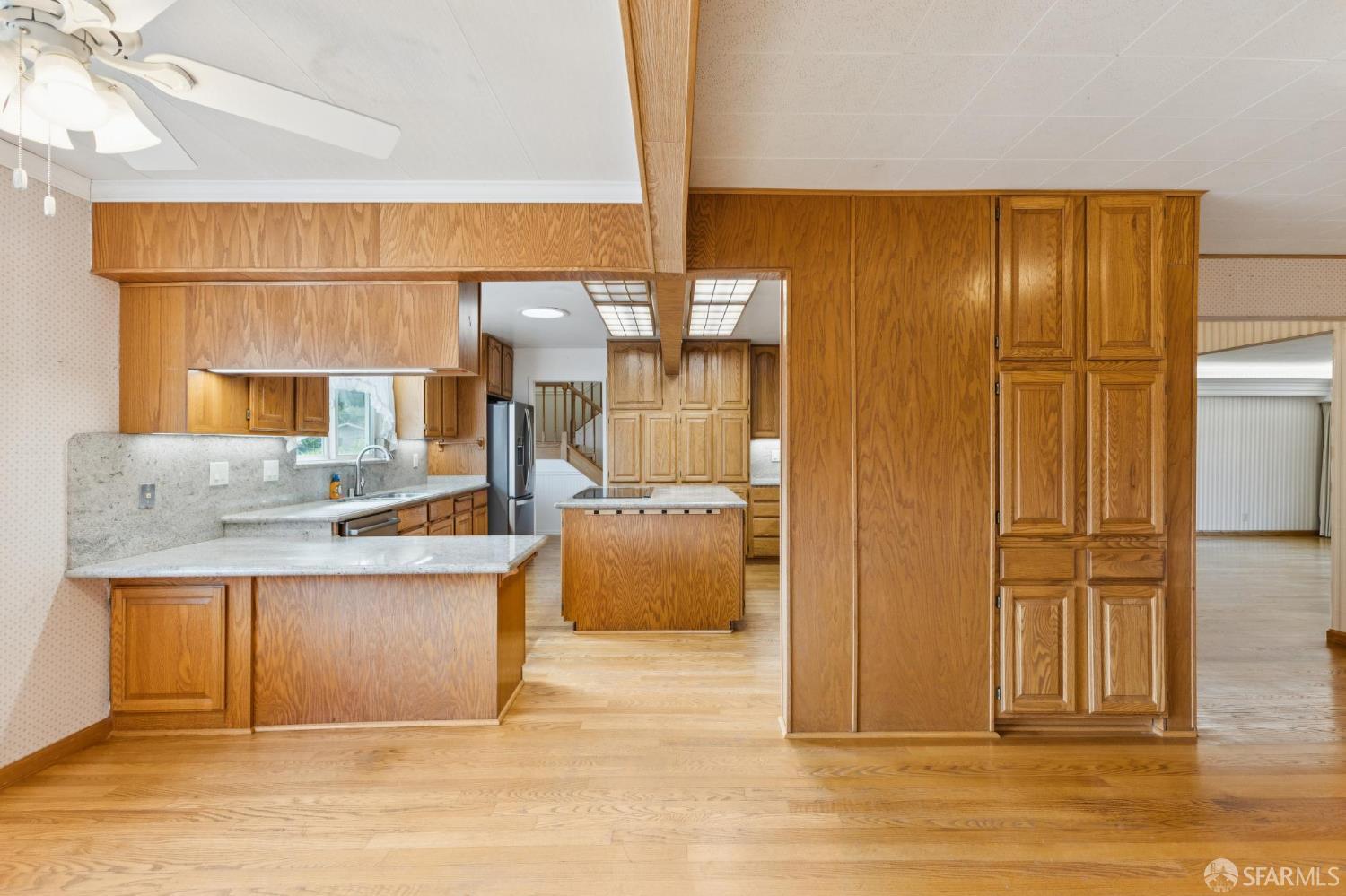 Detail Gallery Image 15 of 86 For 2 Beaumont Ct, Lafayette,  CA 94549 - 6 Beds | 3/1 Baths