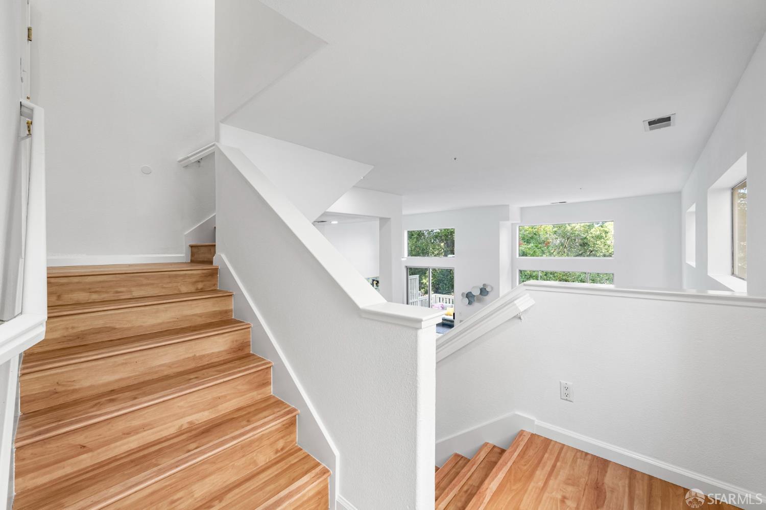 Detail Gallery Image 3 of 43 For 2108 Thistle Ct, Hayward,  CA 94542 - 3 Beds | 2/1 Baths