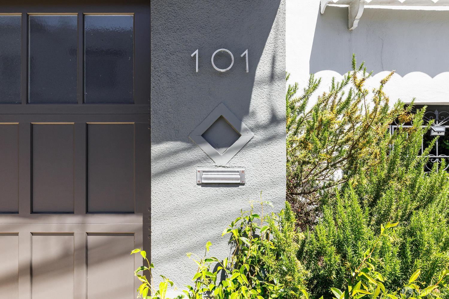 Detail Gallery Image 3 of 44 For 101 Farnum St, San Francisco,  CA 94131 - 3 Beds | 2 Baths