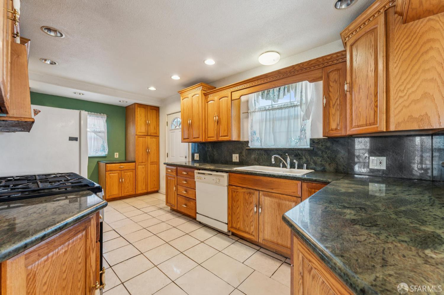 Detail Gallery Image 12 of 42 For 220 Louvaine Ave, Oakland,  CA 94603 - 2 Beds | 1 Baths