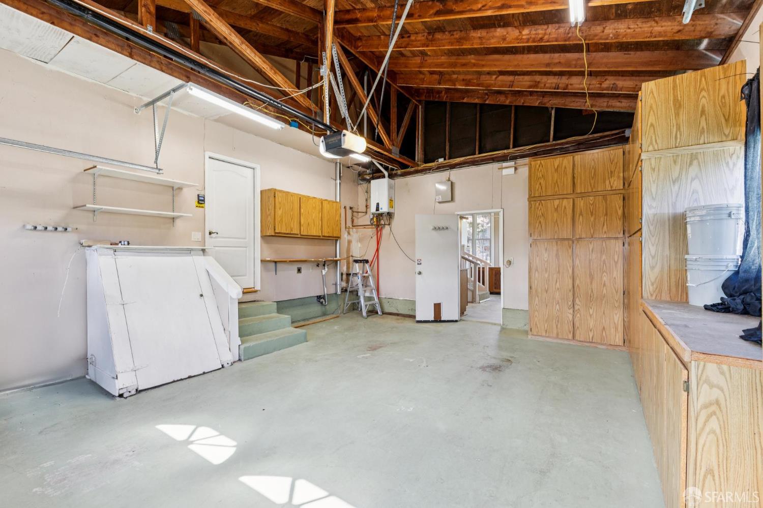 Detail Gallery Image 27 of 86 For 2 Beaumont Ct, Lafayette,  CA 94549 - 6 Beds | 3/1 Baths