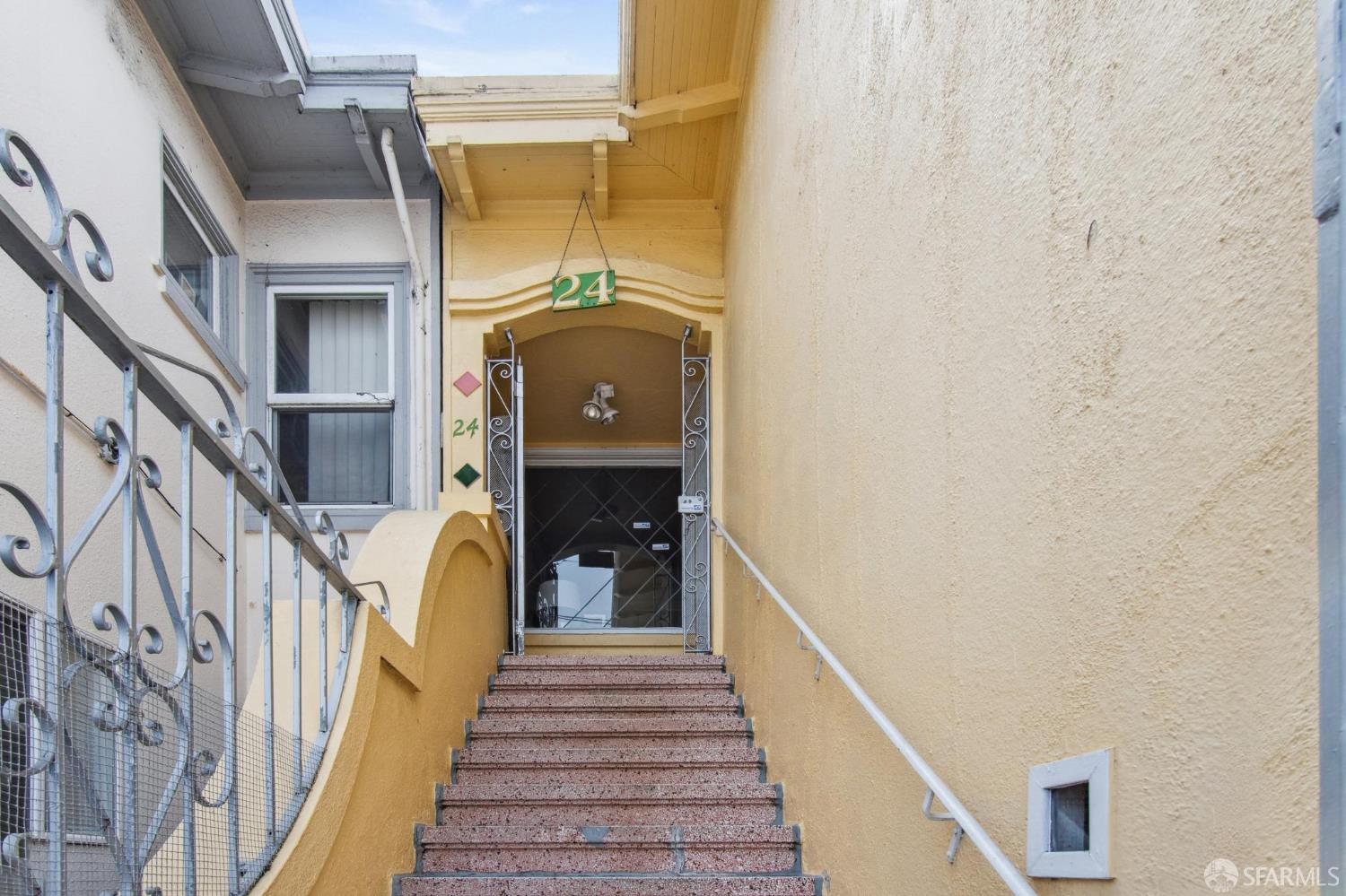 Detail Gallery Image 3 of 34 For 24 Rolph St, San Francisco,  CA 94112 - 2 Beds | 2 Baths