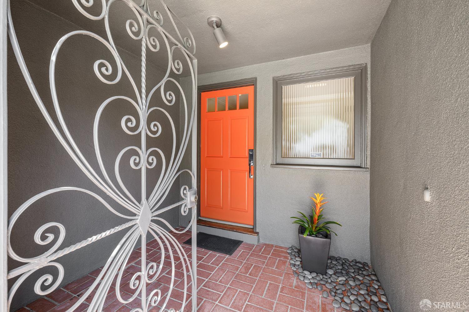 Detail Gallery Image 4 of 44 For 101 Farnum St, San Francisco,  CA 94131 - 3 Beds | 2 Baths