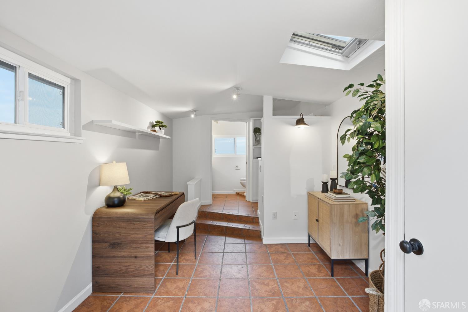 Detail Gallery Image 24 of 75 For 121 Kings Rd, Brisbane,  CA 94005 - 3 Beds | 2/1 Baths