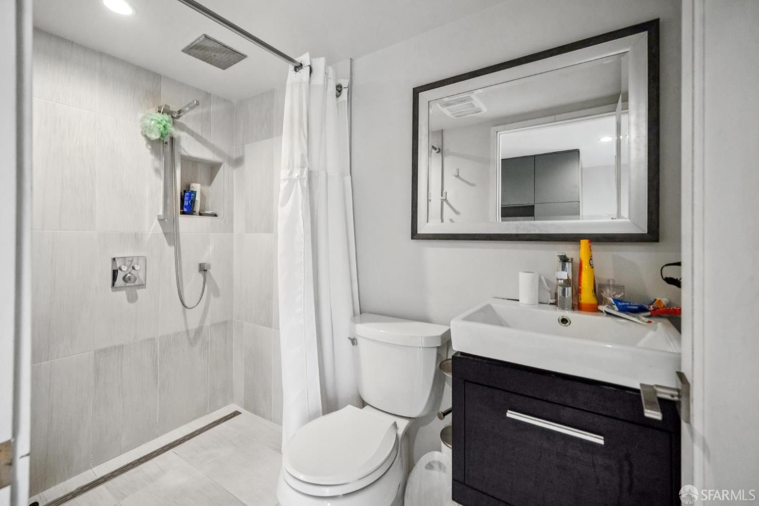 Detail Gallery Image 29 of 35 For 1040 Sanchez St, San Francisco,  CA 94114 - 2 Beds | 1 Baths