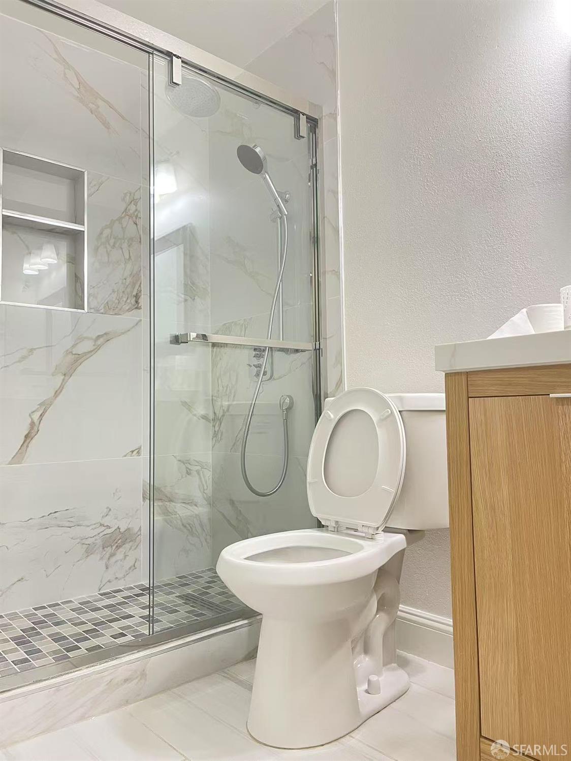 Detail Gallery Image 8 of 9 For 1435 Newcomb Ave, San Francisco,  CA 94124 - 2 Beds | 1 Baths